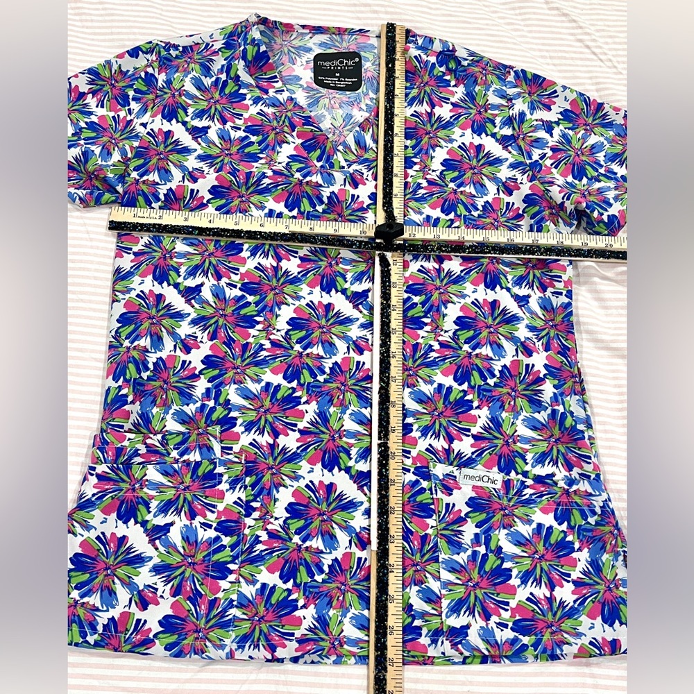 Medium Scrub top - Picture 6 of 6